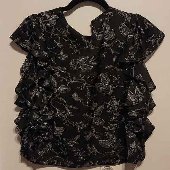 Short Sleeve Blouse - Picture 4 of 4